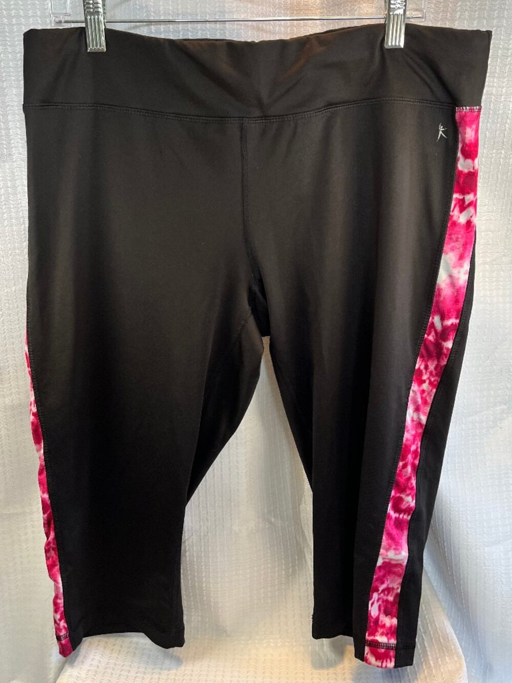 Danskin Now Fitted Capri Leggings with Pink Abstract Side Panels size XL